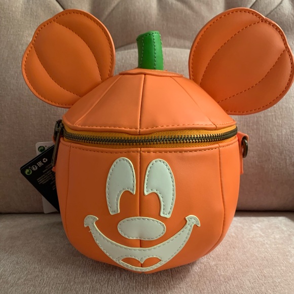 Loungefly Handbags - 🎃Loungefly Disney Mickey Pumpkin Crossbody Bag Purse GLOWS IN THE DARK NWT